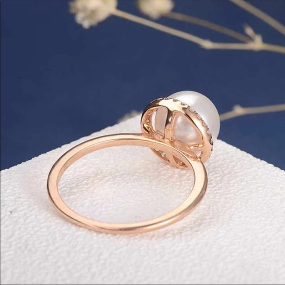 New Round Cut Rose Gold Pearl Diamond Ring - Picture 5 of 6